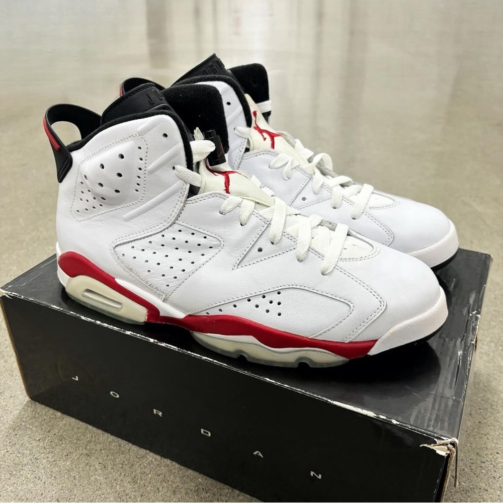 10.5 - 2010 Air Jordan VI Retro Bulls Varsity Red in Deadstock condition.